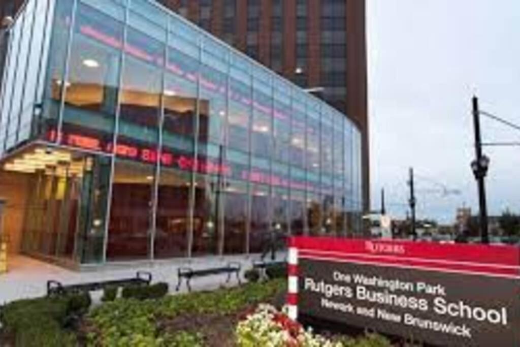 Beautiful 2Br Apt/Ewr Airport/King /Free Parking Newark Exterior photo